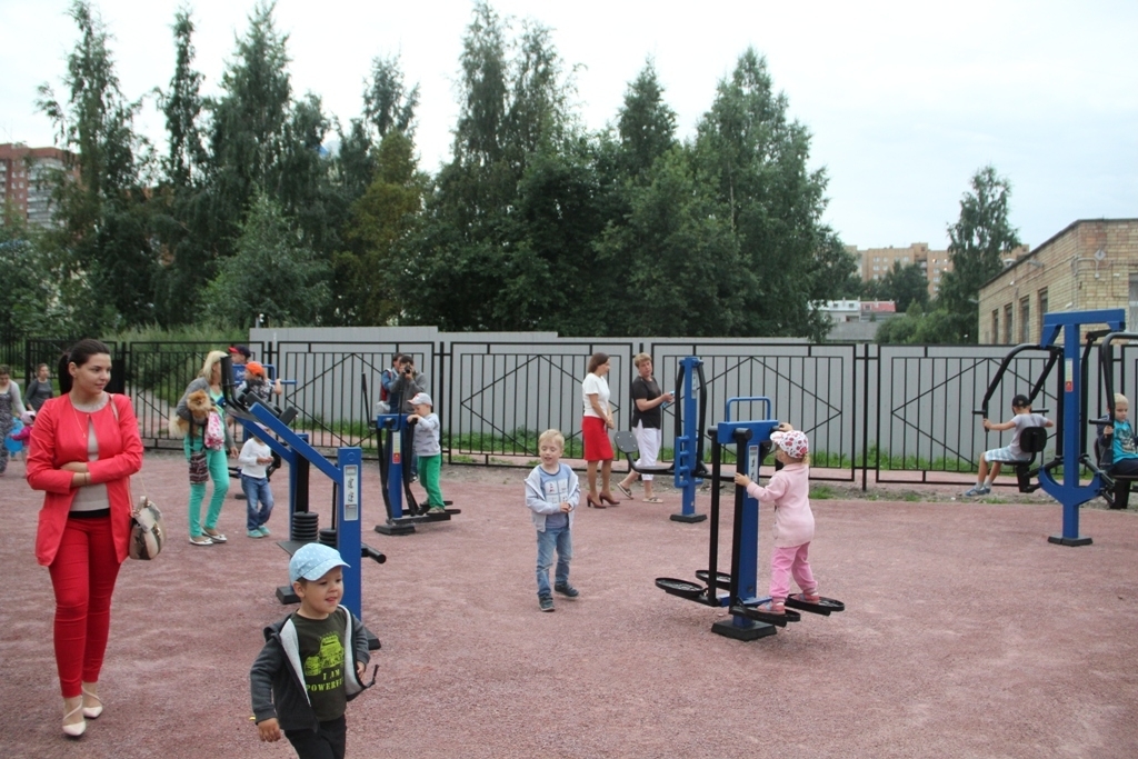 Спортивная площадка, построенная по программе в одном из дворов города